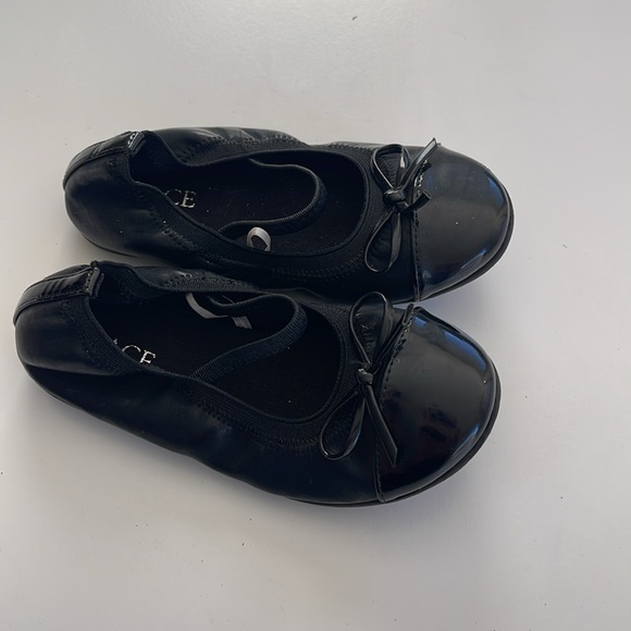 Children’s place Black Mary Jane toddler shoes - Picture 2 of 7